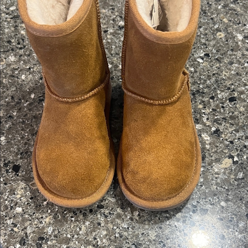Toddler koolaburra boots size 8 - Picture 2 of 3